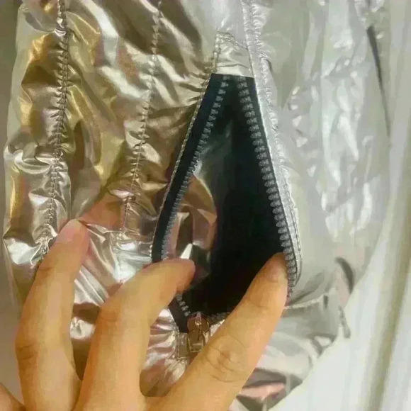 NWT LOHLA SPORT THE SHINY METALLIC SILVER VEST - Picture 8 of 11